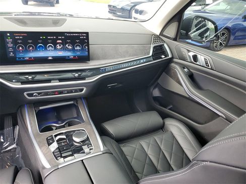 Used 2023 BMW X7 xDrive40i w/ Premium Package image 18