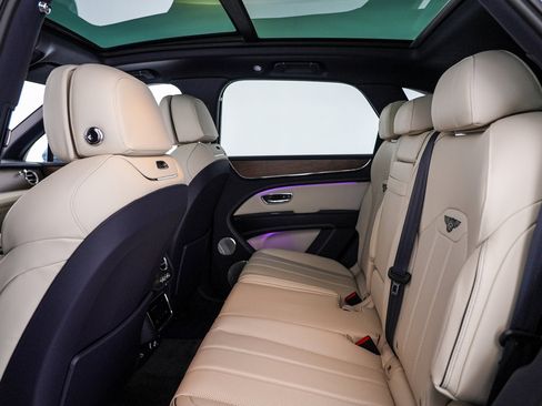 Certified 2023 Bentley Bentayga AWD/4WD image 29