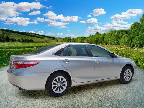 Used 2016 Toyota Camry LE FWD image 6