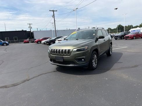 Used 2019 Jeep Cherokee Latitude Plus w/ Comfort/Convenience Group AWD/4WD image 22