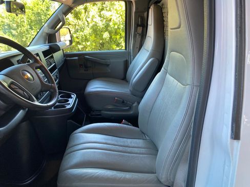 Used 2021 Chevrolet Express 2500 w/ Driver Convenience Package RWD image 25