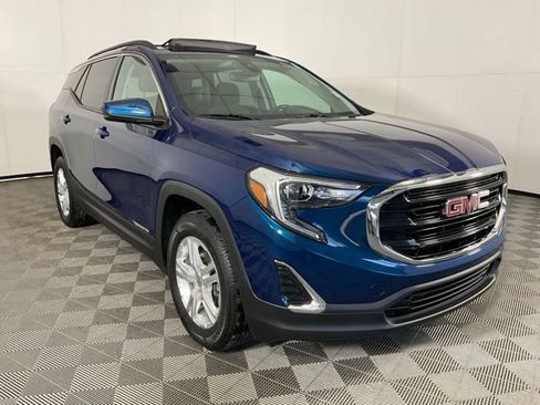 Used 2020 GMC Terrain SLE w/ Driver Convenience Package image 3