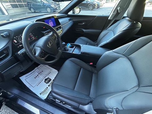 Certified 2024 Lexus ES 350 w/ Premium Package image 2