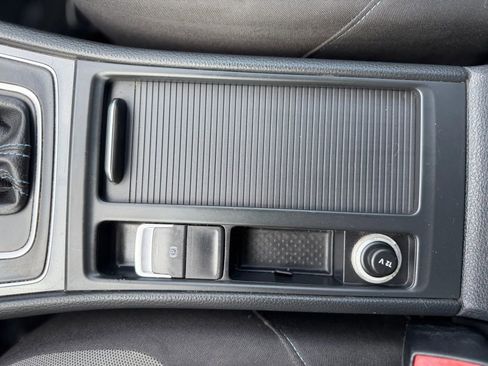 Used 2016 Volkswagen e-Golf SE w/ DC Fast Charging Package image 19