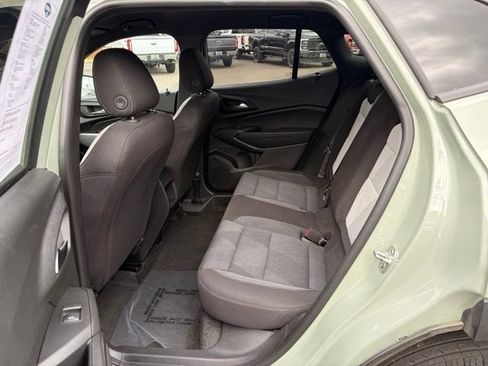 Used 2024 Chevrolet Trax RS FWD image 17