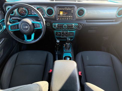 Used 2018 Jeep Wrangler Unlimited Sahara w/ Uconnect 4C Nav & Sound Group image 11