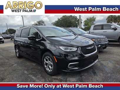 Used 2024 Chrysler Pacifica Limited w/ Trailer Tow Group
