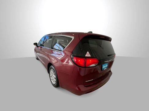 Used 2023 Chrysler Voyager LX image 6