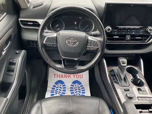 Used 2020 Toyota Highlander Platinum image 11