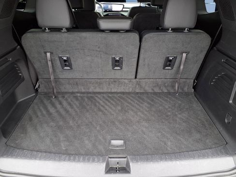 Used 2025 Buick Enclave Preferred FWD image 32