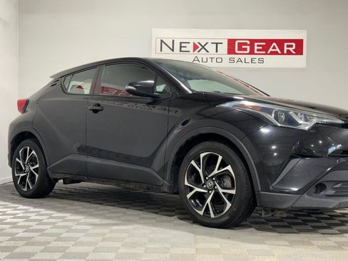 Used 2019 Toyota C-HR XLE FWD image 2
