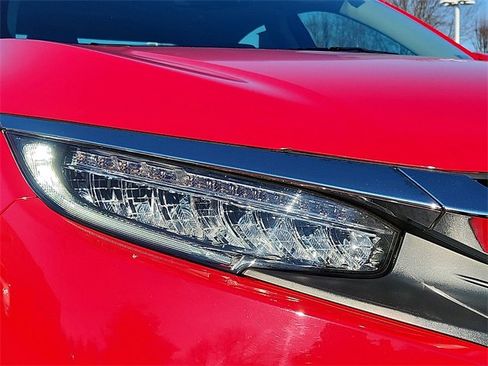 Used 2018 Honda Civic Touring image 9