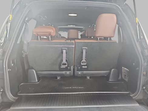 Used 2016 Toyota Land Cruiser AWD/4WD image 17