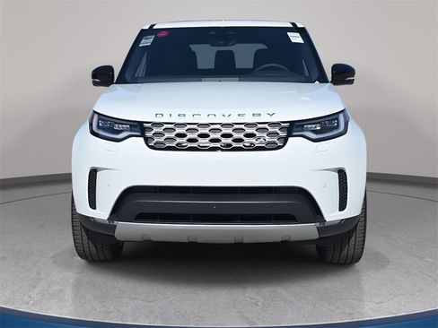 New 2025 Land Rover Discovery S image 2
