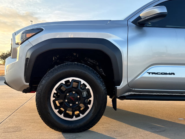 Used 2024 Toyota Tacoma TRD Off-Road AWD/4WD image 5