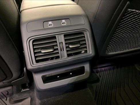 Used 2025 Audi Q5 Premium w/ Convenience Package image 34