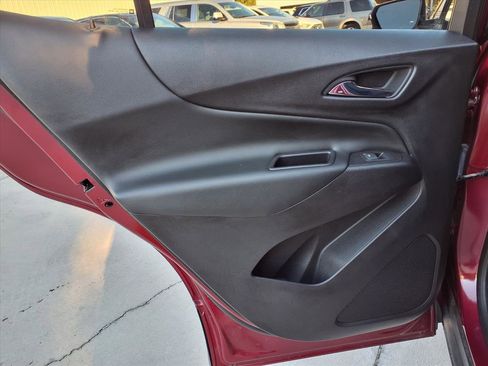 Used 2019 Chevrolet Equinox LT w/ Sun & Navigation Package image 16