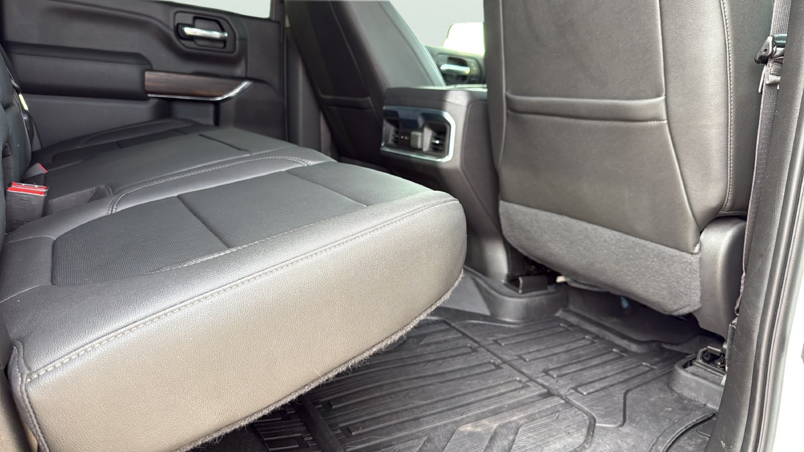 Used 2022 GMC Sierra 1500 SLT AWD/4WD image 26