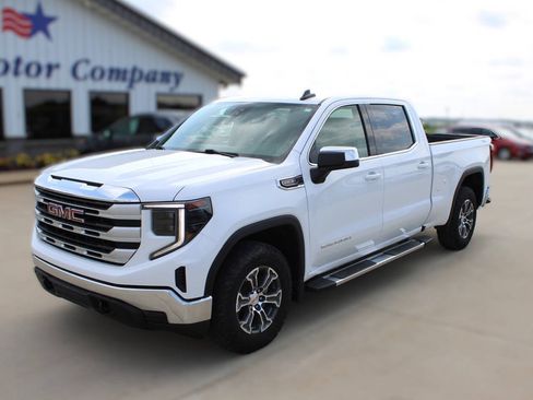 Used 2023 GMC Sierra 1500 SLE AWD/4WD image 1