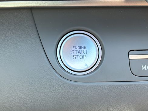 Certified 2025 Hyundai Elantra SEL FWD image 32