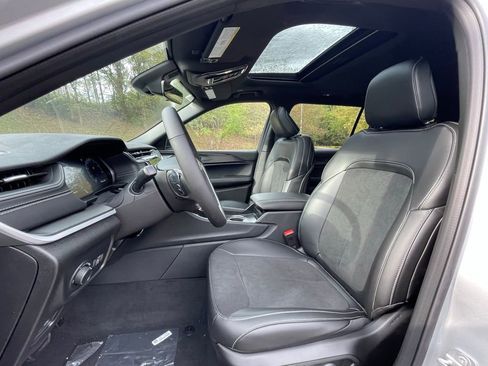 New 2025 Jeep Grand Cherokee L Altitude AWD/4WD image 28
