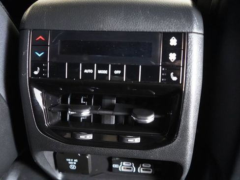Used 2024 Jeep Grand Cherokee L Limited AWD/4WD image 22