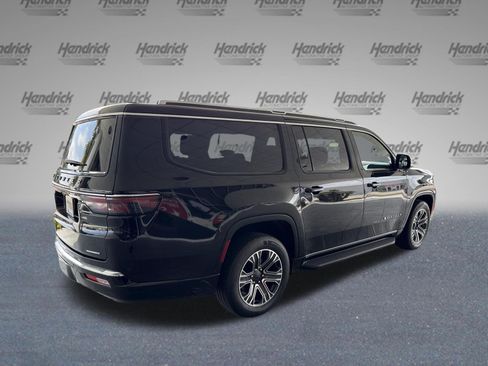 Used 2024 Jeep Wagoneer L Series II w/ Flexible Seating Group AWD/4WD image 9