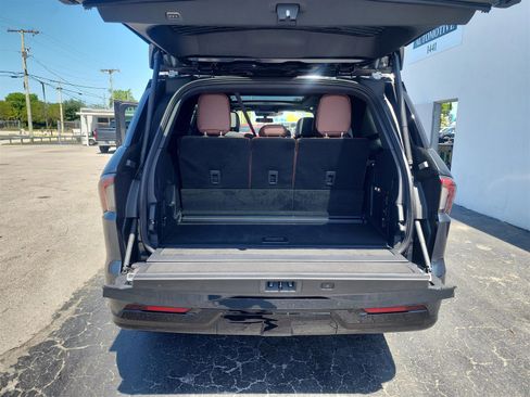 New 2025 Lincoln Navigator Reserve AWD/4WD image 17