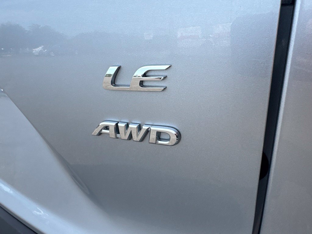 Used 2025 Toyota Corolla Cross LE AWD/4WD image 37
