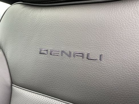 Used 2026 GMC Sierra 2500 Denali w/ Denali Reserve Package image 12