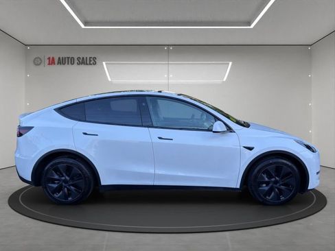 Used 2024 Tesla Model Y Long Range AWD/4WD image 6