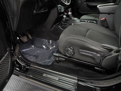 Used 2020 Jeep Wrangler Sport AWD/4WD image 38