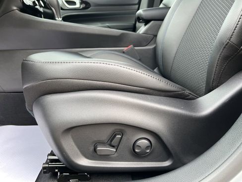 New 2025 Jeep Compass Latitude w/ Convenience Group AWD/4WD image 13
