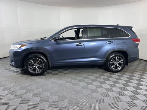 Used 2017 Toyota Highlander Plus image 2
