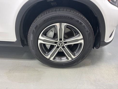Used 2019 Mercedes-Benz GLC 300 4MATIC image 4