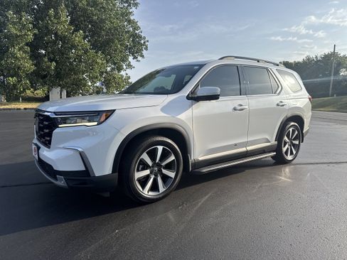Used 2024 Honda Pilot Elite image 2