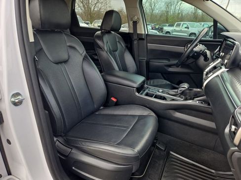 Used 2023 Kia Sorento S w/ Panoramic Sunroof Package image 23