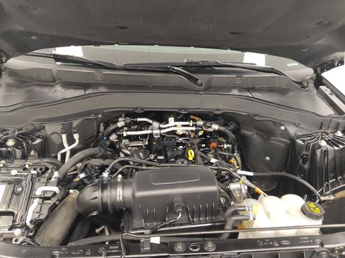 Used 2022 Ford Explorer XLT image 30