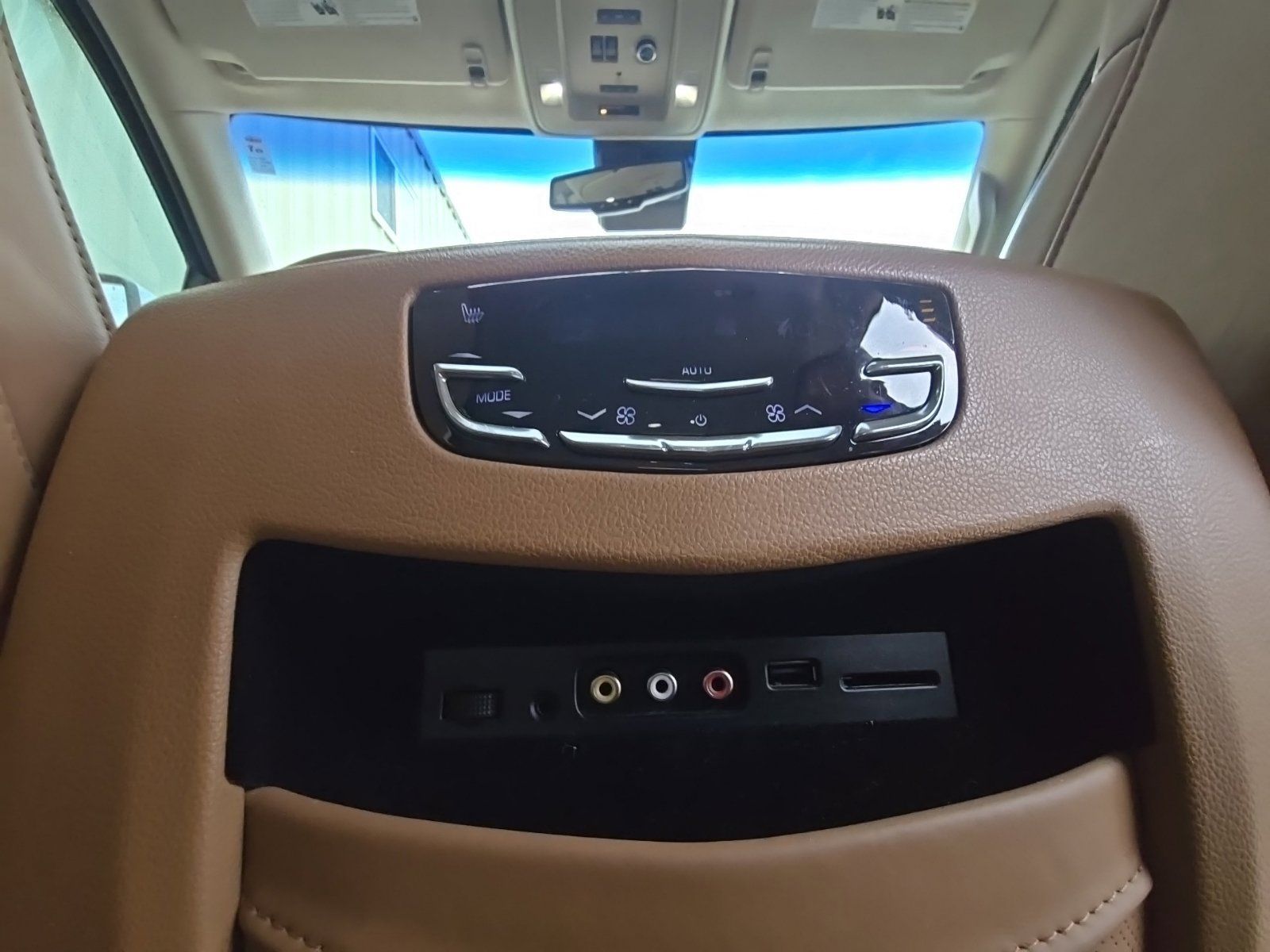 Used 2016 Cadillac Escalade Platinum AWD/4WD image 13