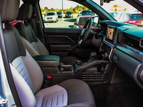 Used 2024 Toyota Tacoma TRD Off-Road image 37