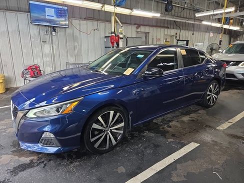 Used 2020 Nissan Altima 2.5 SR w/ Premium Package FWD image 5