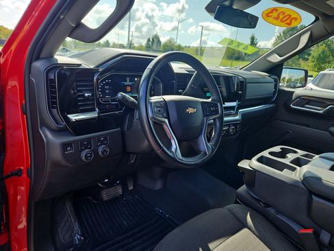 Used 2023 Chevrolet Silverado 1500 LT AWD/4WD image 19