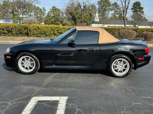 Used 2002 MAZDA MX-5 Miata image 2