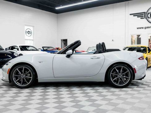 Used 2019 MAZDA MX-5 Miata Grand Touring w/ GT-S Package RWD image 15