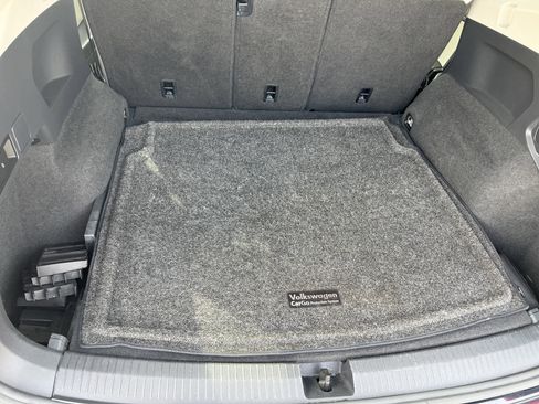 Used 2018 Volkswagen Tiguan SE w/ 18" Alloy Wheels Package image 30