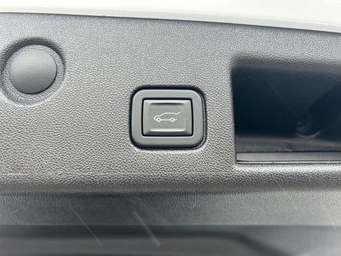 Used 2024 Chevrolet Equinox LT FWD image 18