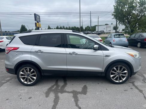 Used 2016 Ford Escape SE w/ SE Chrome Package FWD image 4