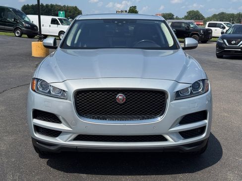 Used 2020 Jaguar F-PACE Prestige image 3
