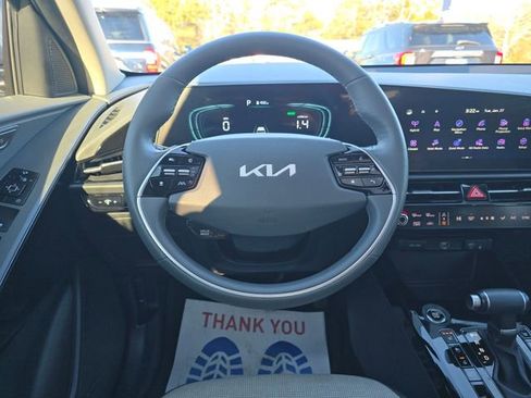 Used 2025 Kia Niro SX image 13