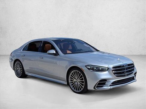 Used 2021 Mercedes-Benz S 580 4MATIC Sedan image 3